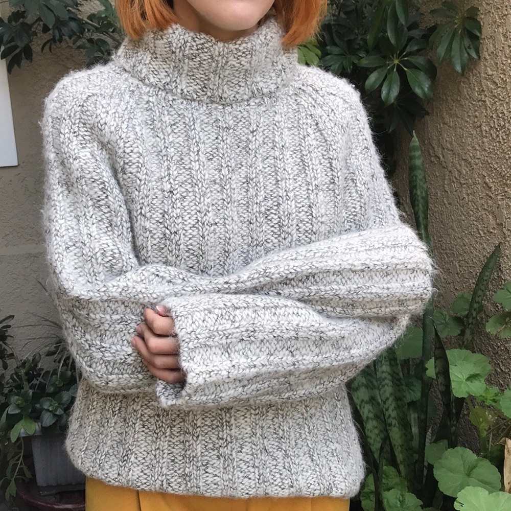 New vintage and unique knitted wool/alpaca sweater